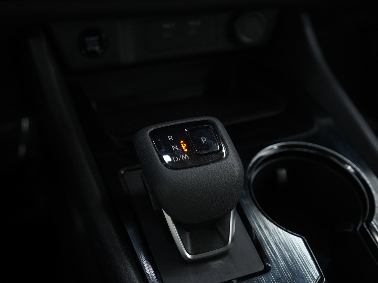 Used 2025 Nissan Rogue SV w/ SV Premium Package image 24