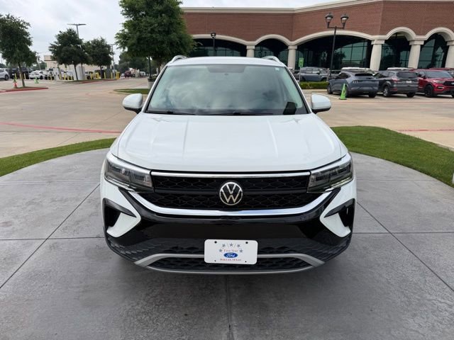 Used 2022 Volkswagen Taos SE FWD image 2