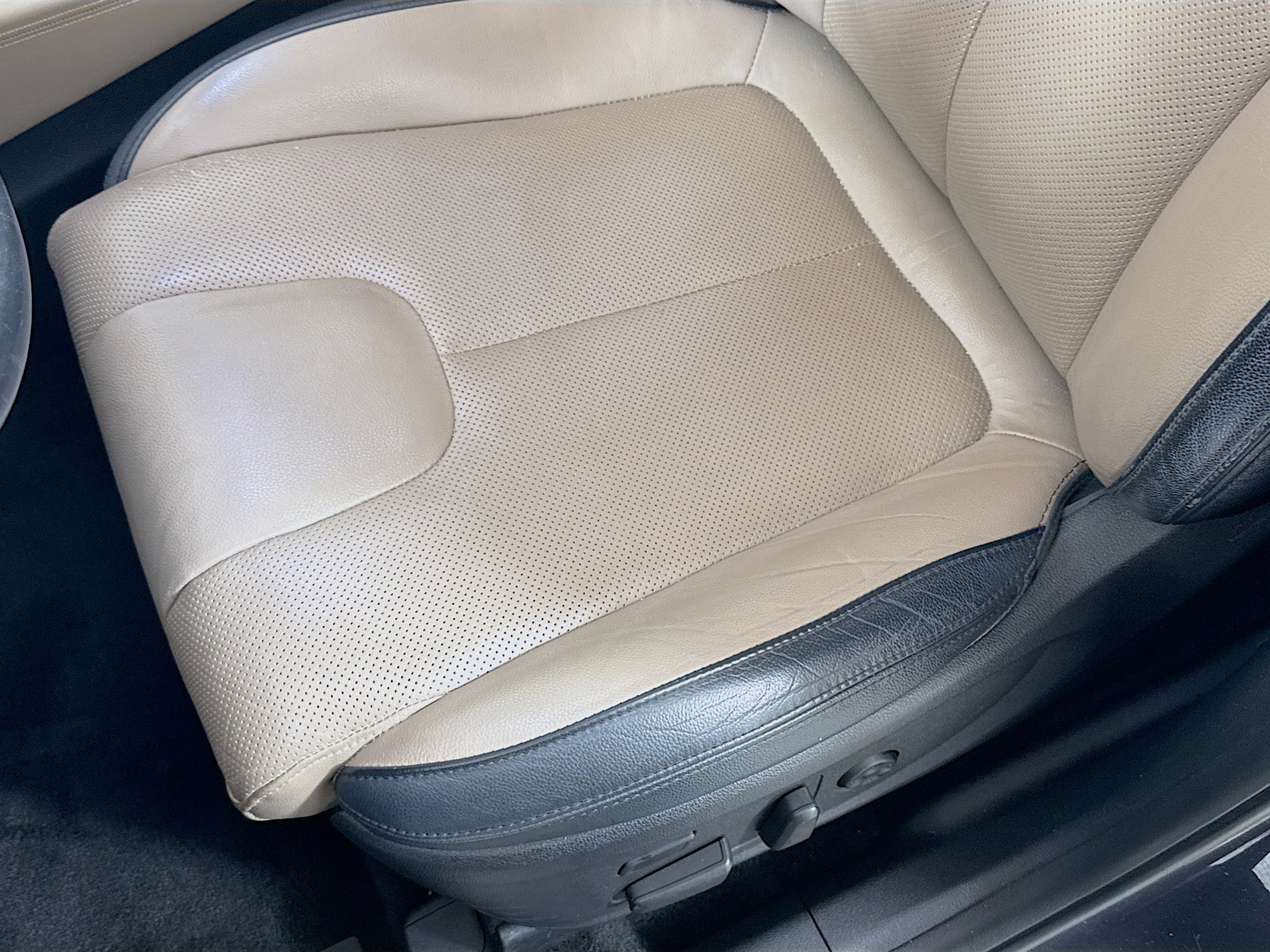 Used 2020 Hyundai Santa Fe Limited image 22