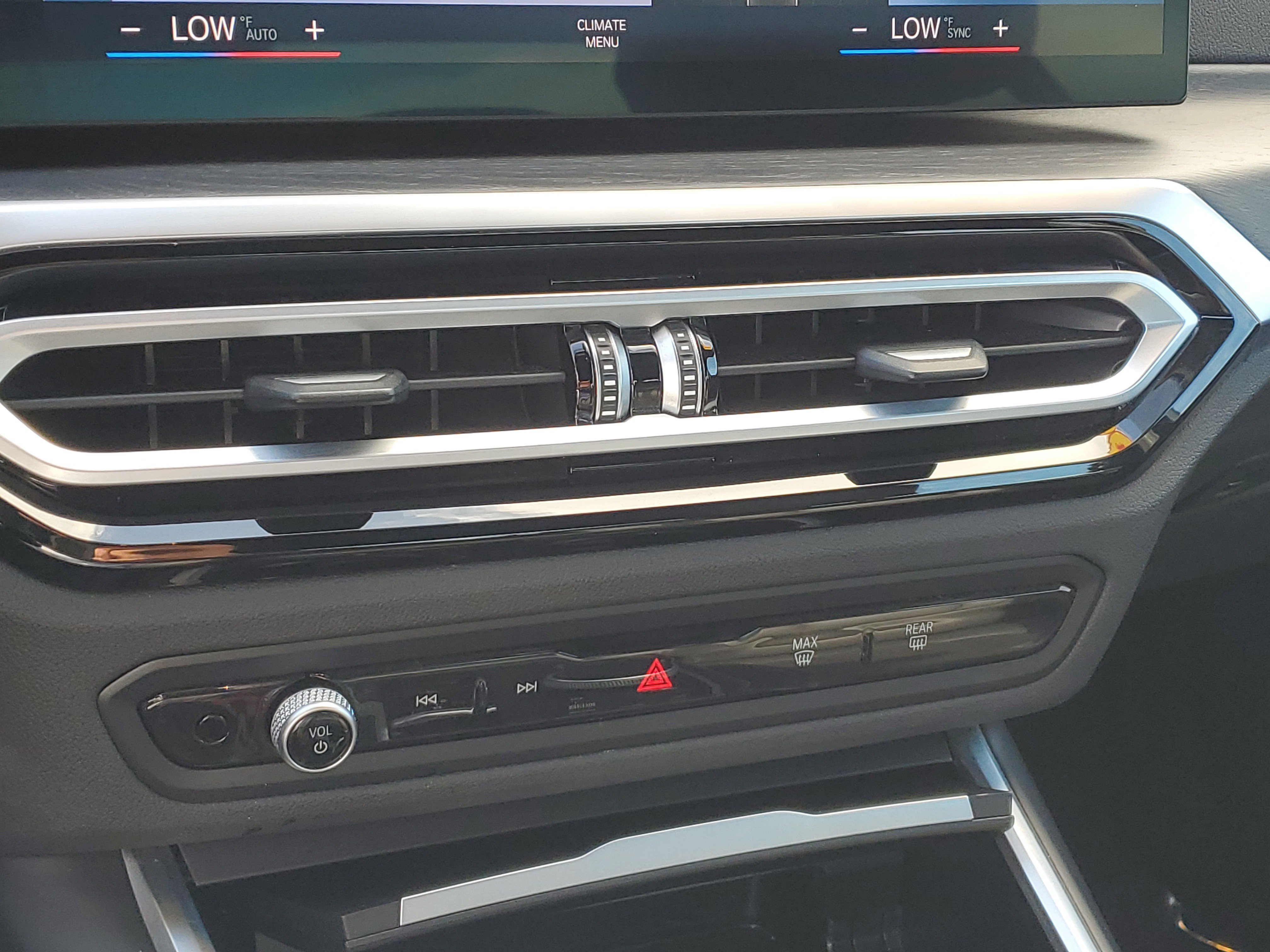 Used 2024 BMW 330i Sedan w/ Convenience Package image 23