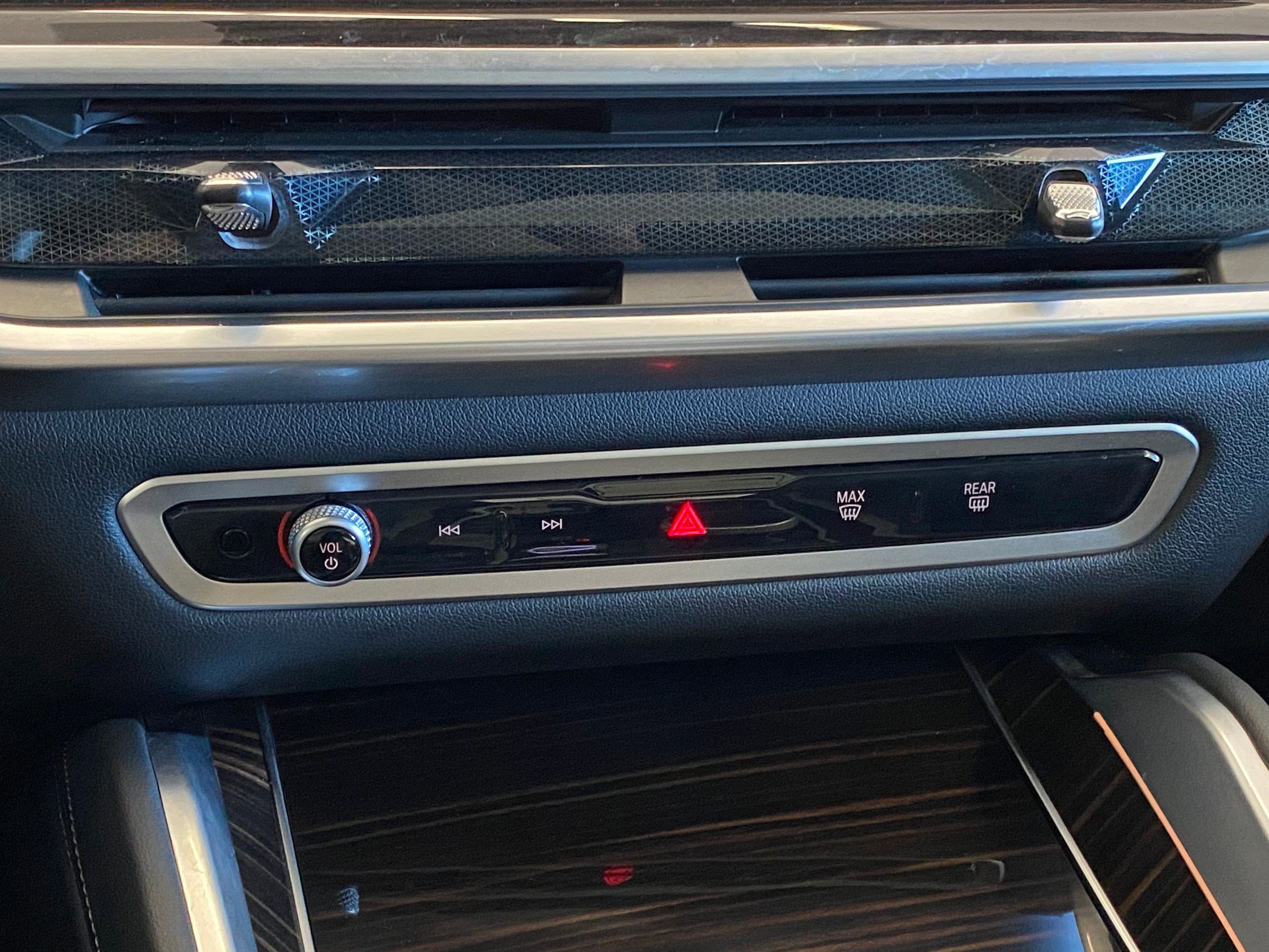 Certified 2025 BMW X6 xDrive40i image 27