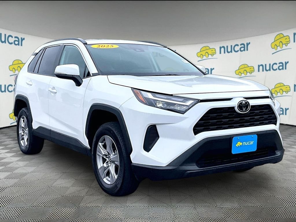 Used 2025 Toyota RAV4 XLE AWD/4WD image 1