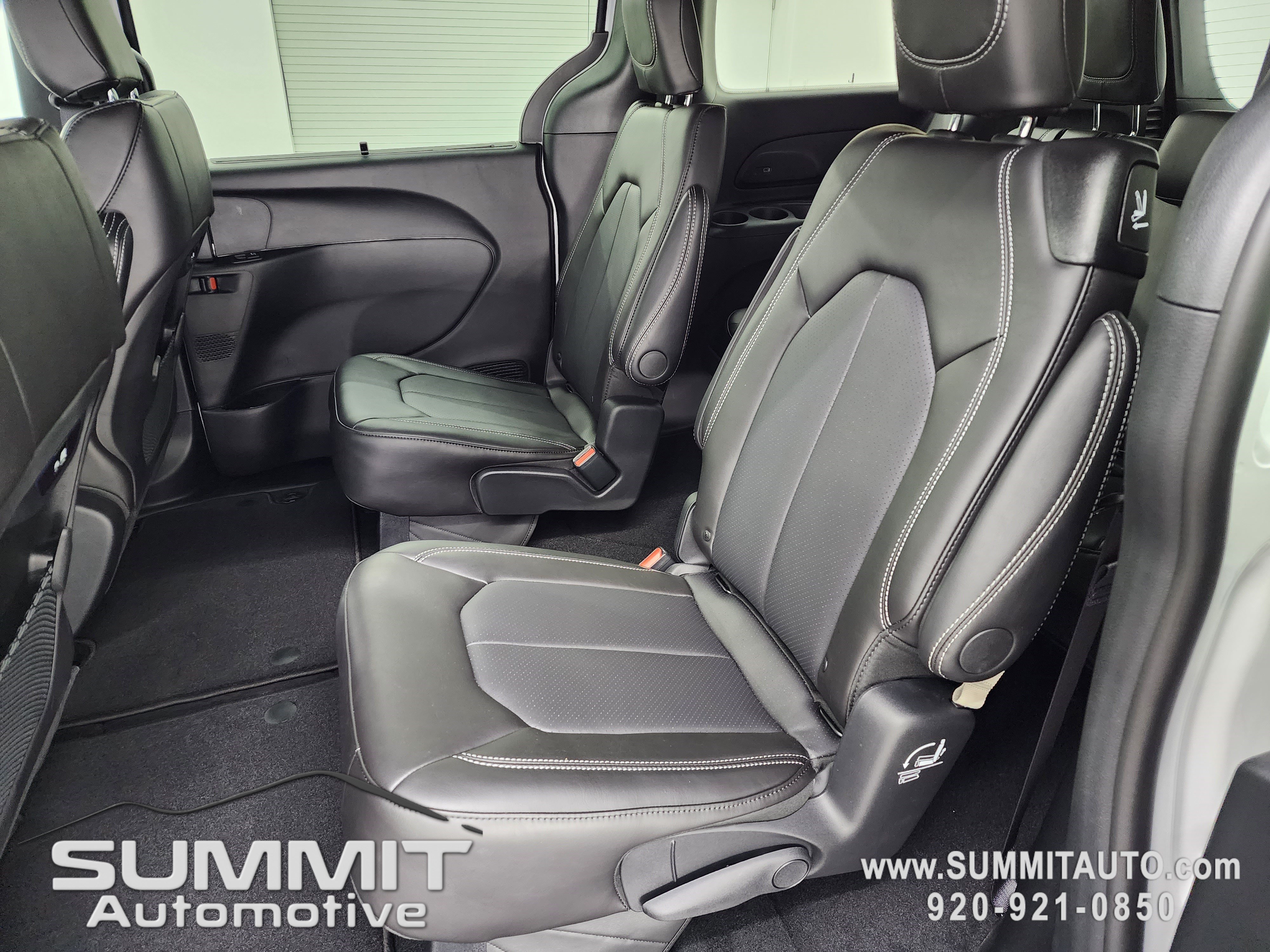 New 2027 Chrysler Pacifica Select w/ Family Tech Group AWD/4WD image 9