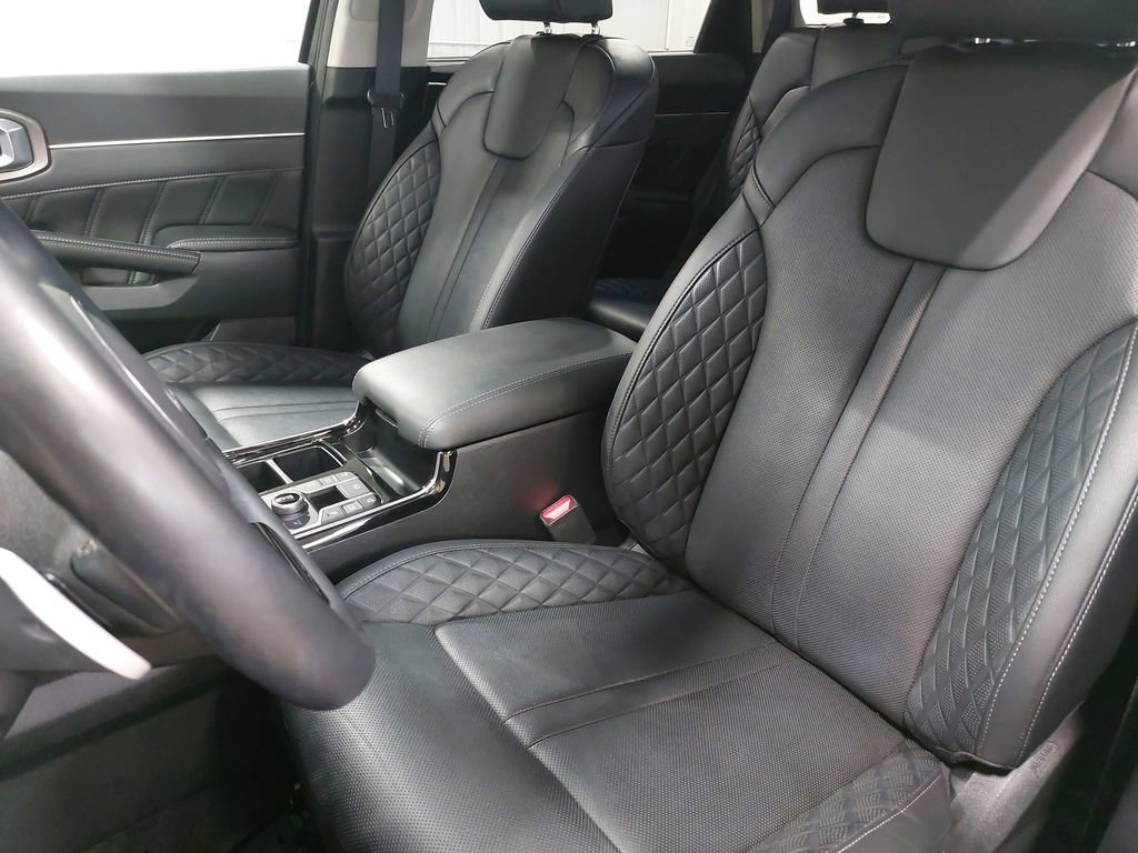 Used 2023 Kia Sorento SX image 16