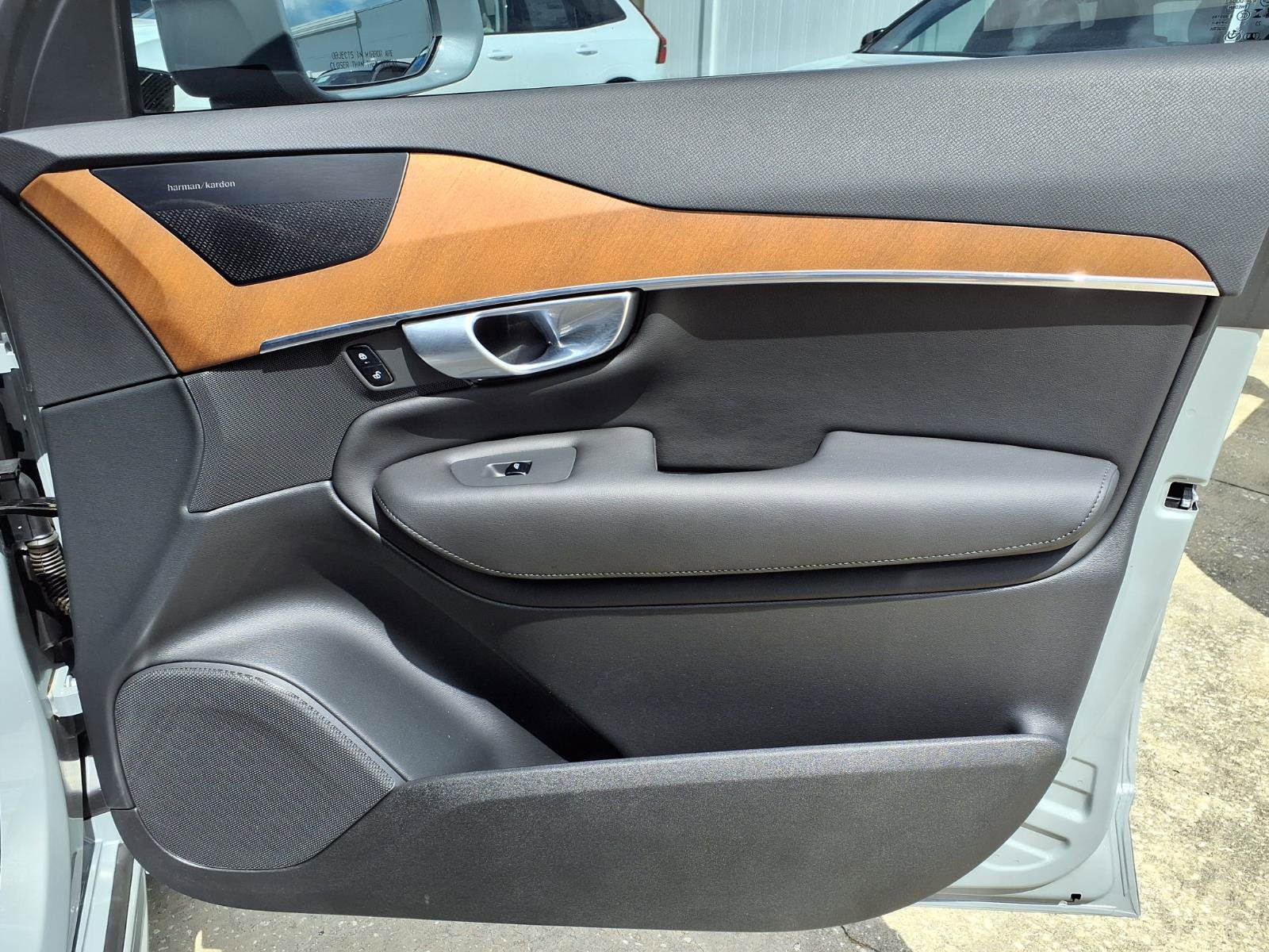 Certified 2024 Volvo XC90 B5 Plus w/ Protection Package Premier image 13