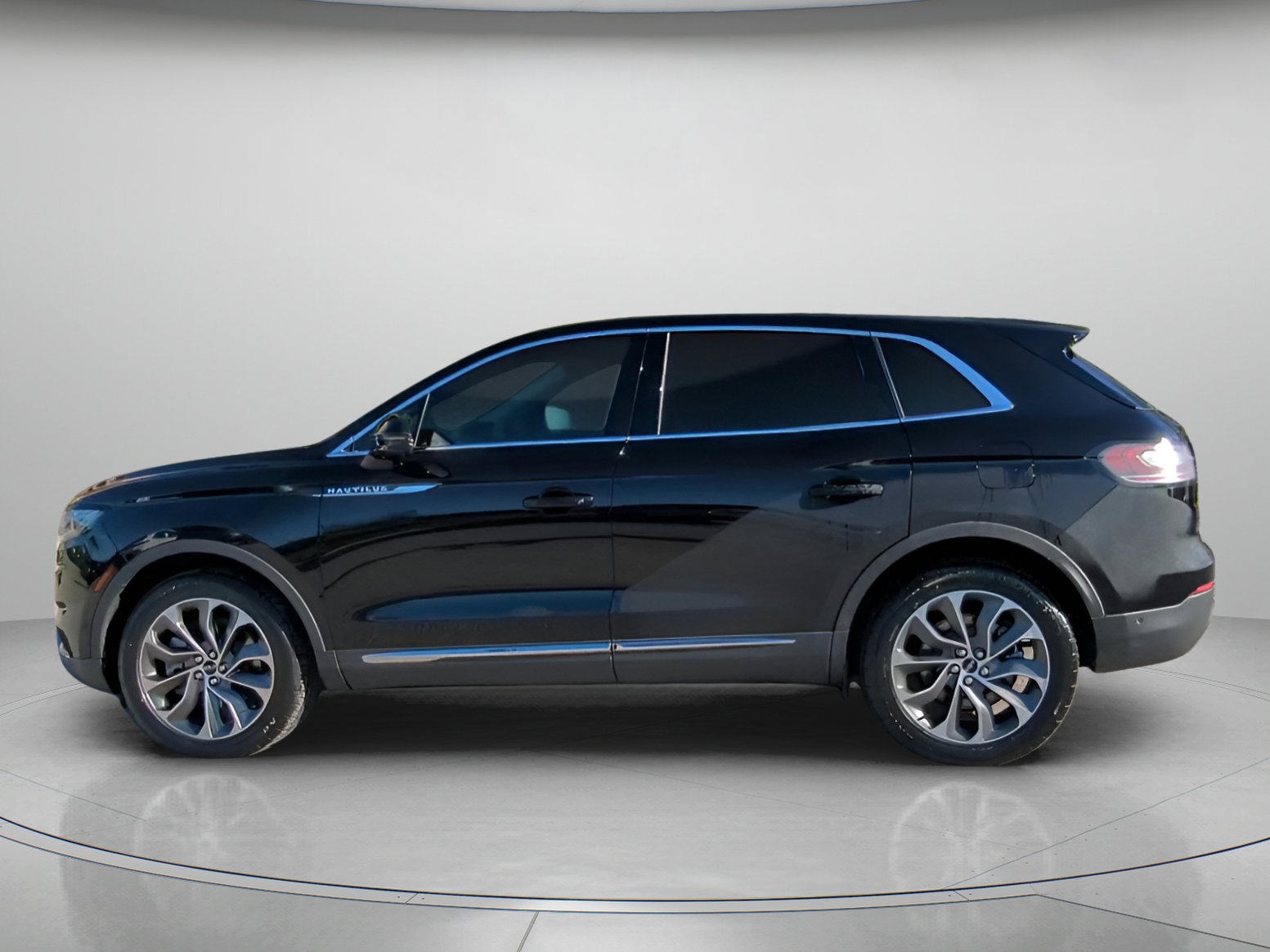 Used 2023 Lincoln Nautilus Reserve w/ Equipment Group 201A image 14
