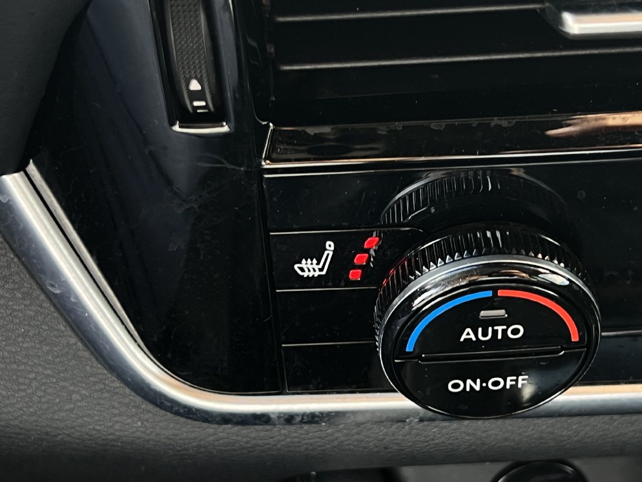 Used 2024 Nissan Rogue Platinum FWD image 18