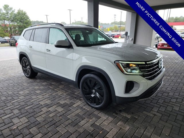 Used 2024 Volkswagen Atlas SE w/ Black Wheel Package