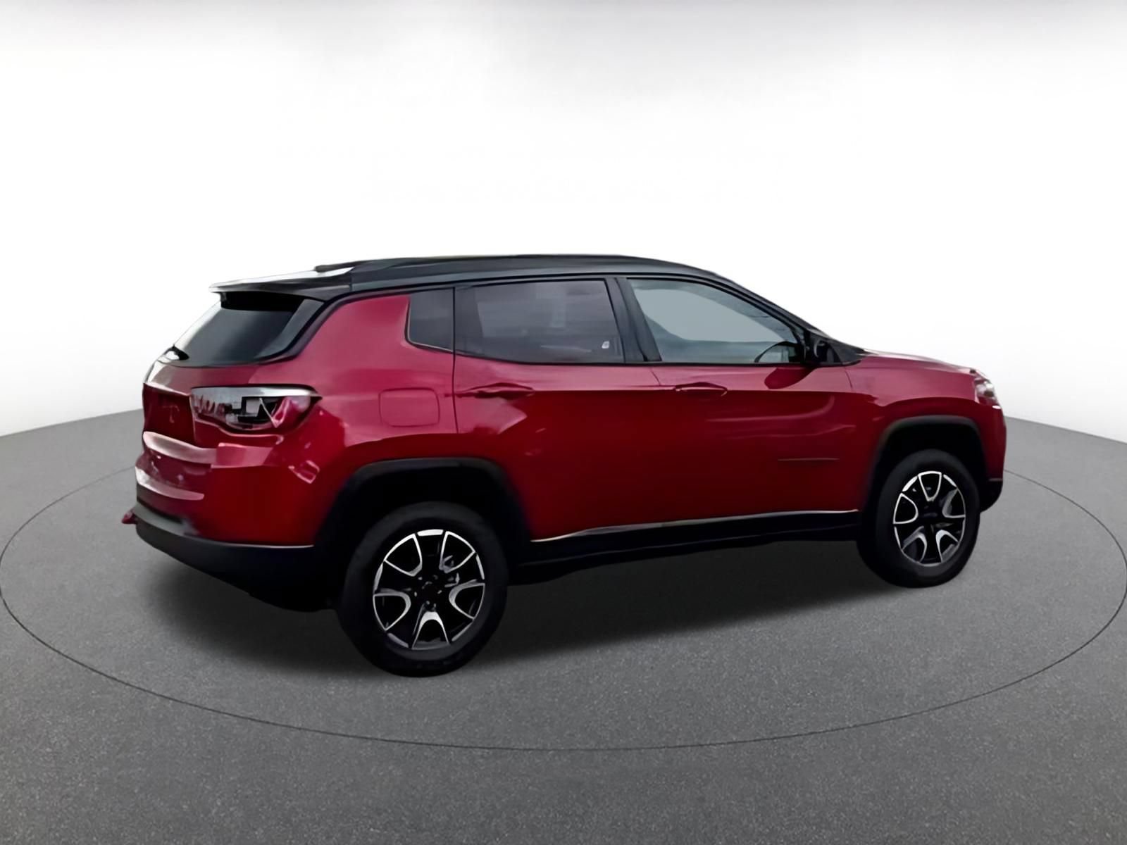 Used 2025 Jeep Compass Trailhawk AWD/4WD image 11