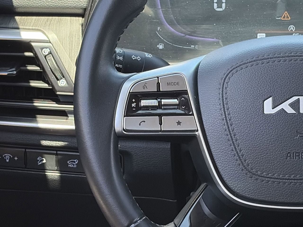 Certified 2025 Kia Telluride EX w/ EX Captain's Chair Package FWD image 22