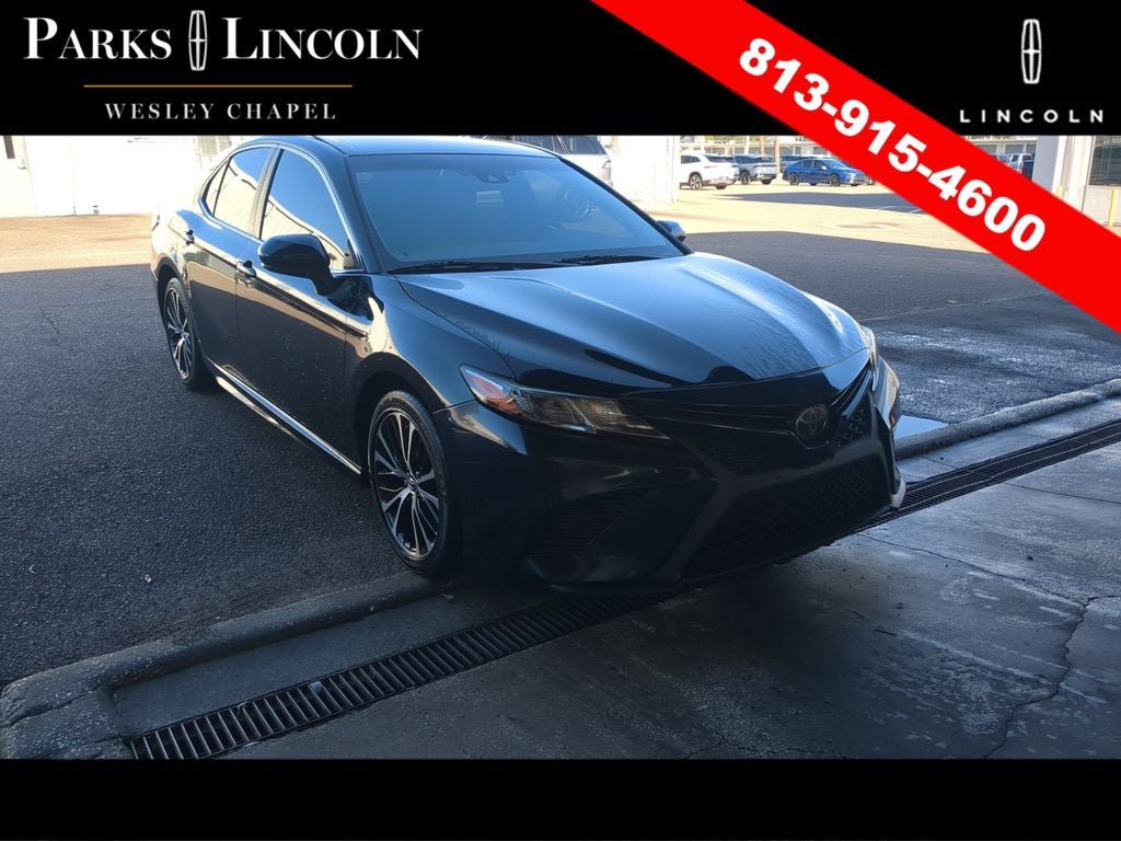 Used 2019 Toyota Camry SE FWD image 3