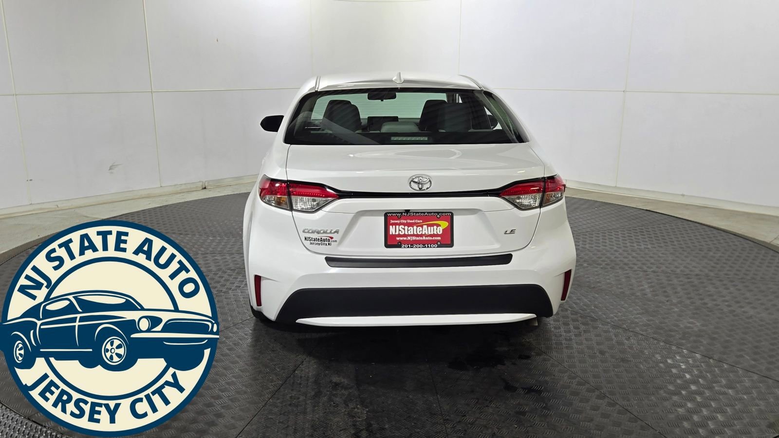 Used 2022 Toyota Corolla LE image 6