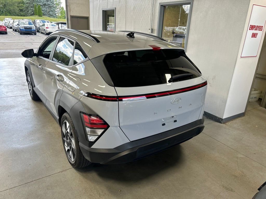 Used 2025 Hyundai Kona SEL FWD image 6