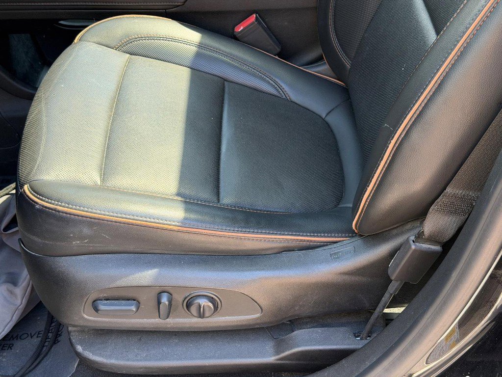 Used 2022 GMC Acadia AT4 w/ Technology Package AWD/4WD image 27