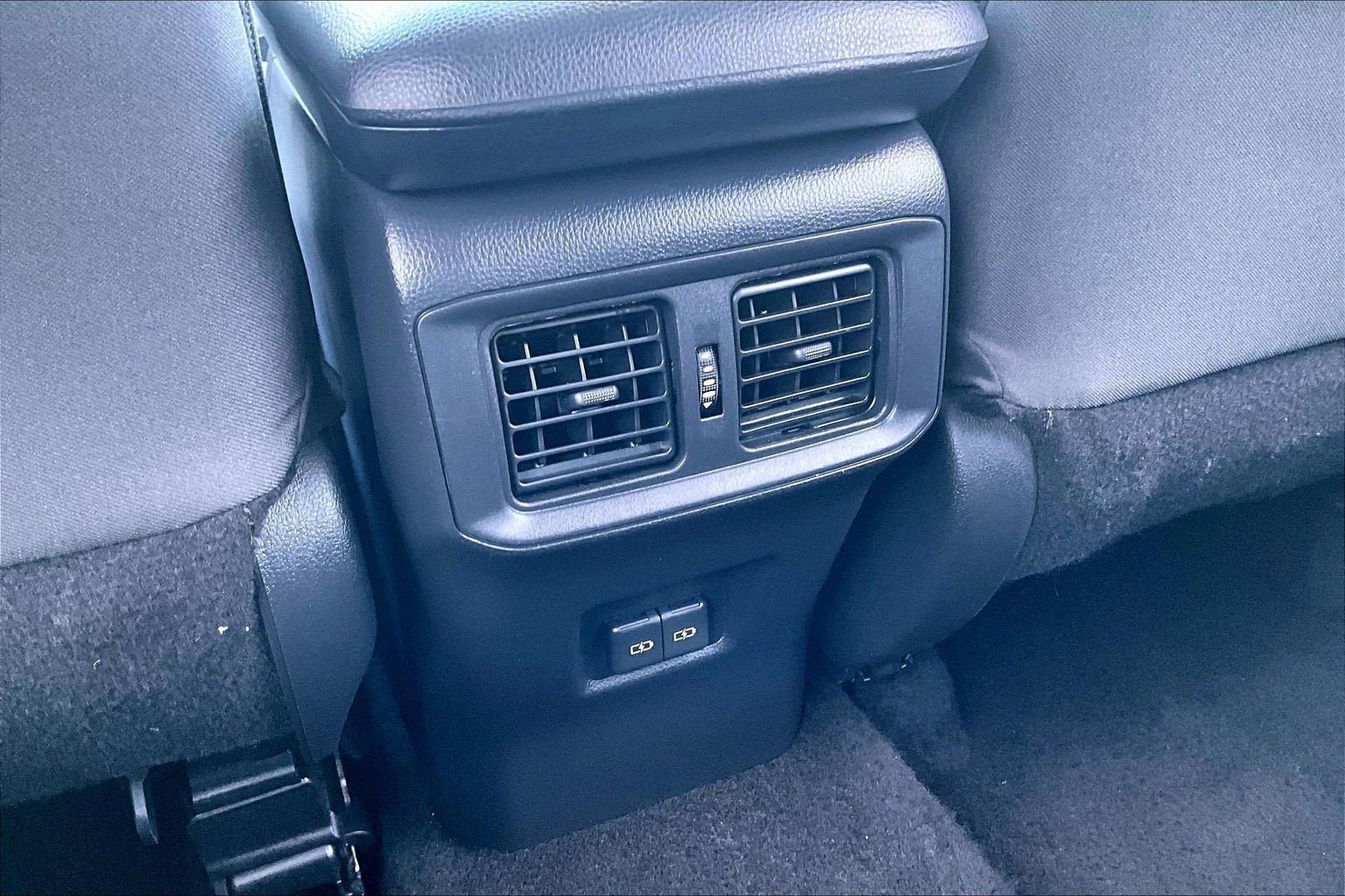 Used 2025 Toyota RAV4 XLE AWD/4WD image 32