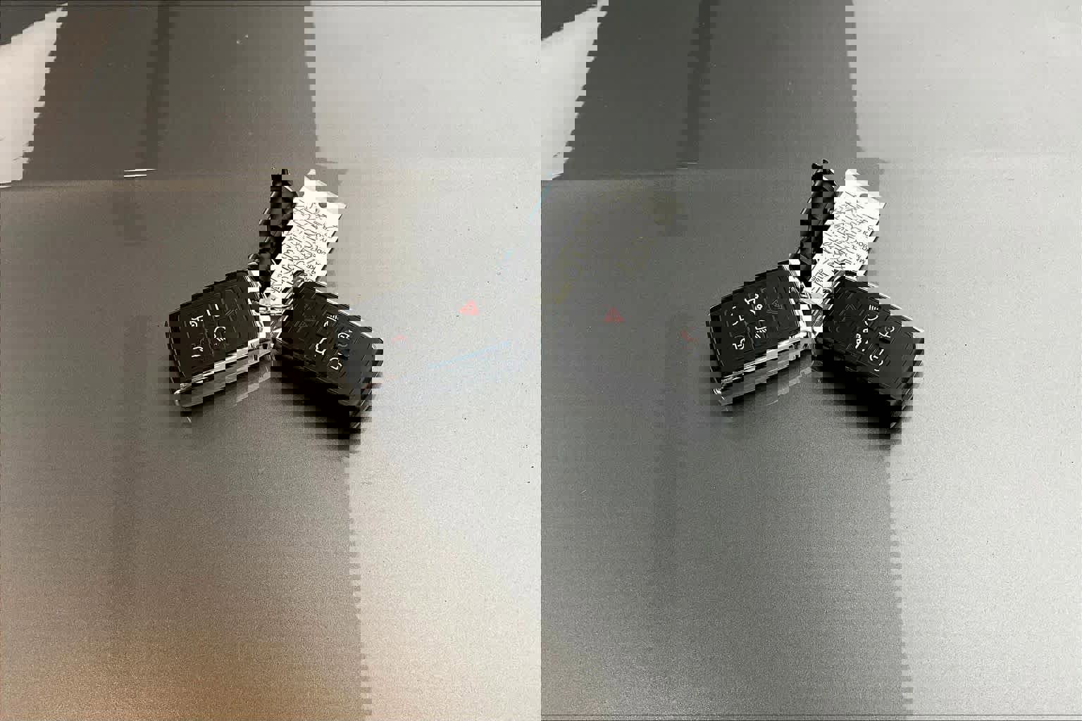 Used 2023 Land Rover Discovery S R-Dynamic image 15