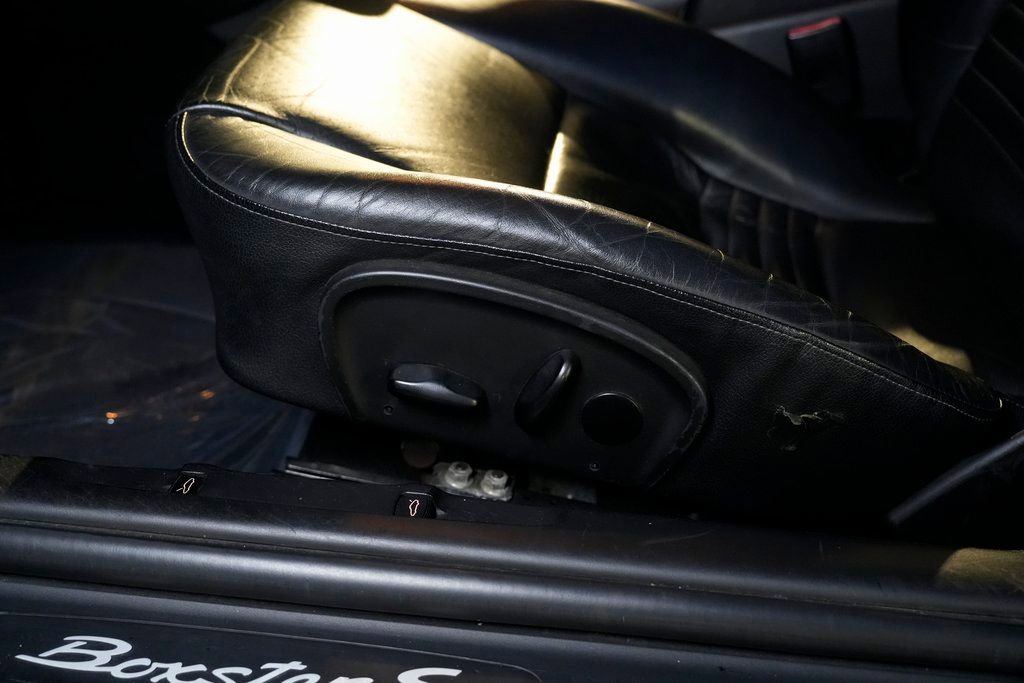 Used 2004 Porsche Boxster S image 27