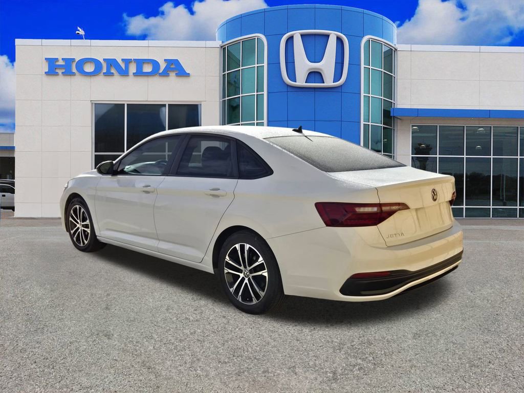 Used 2022 Volkswagen Jetta Sport image 4