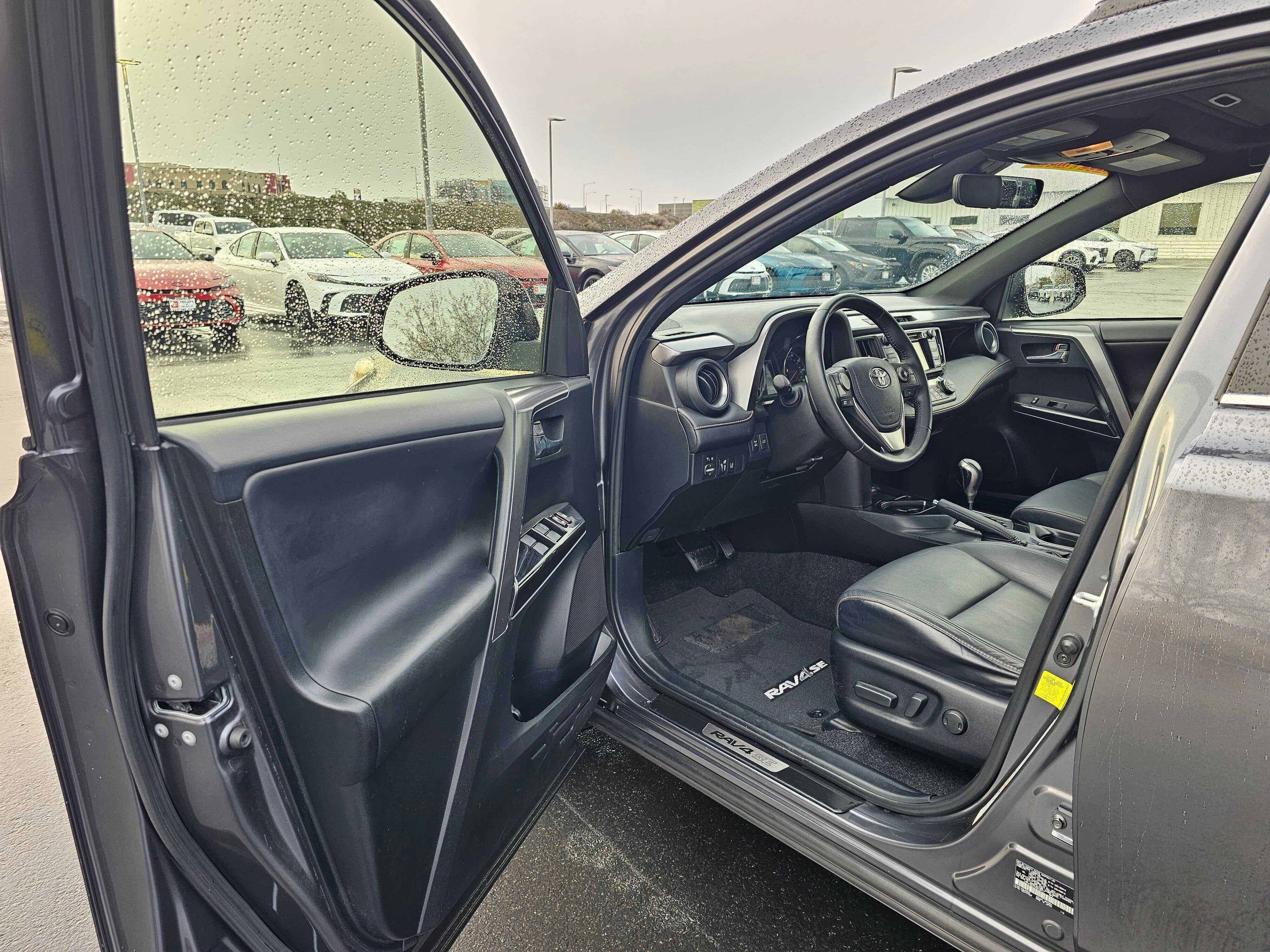 Used 2017 Toyota RAV4 SE w/ Power Extra Value Package AWD/4WD image 18