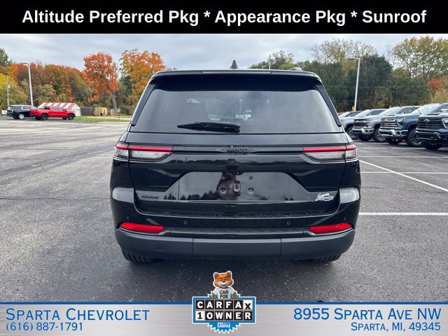 Used 2024 Jeep Grand Cherokee Altitude AWD/4WD image 4