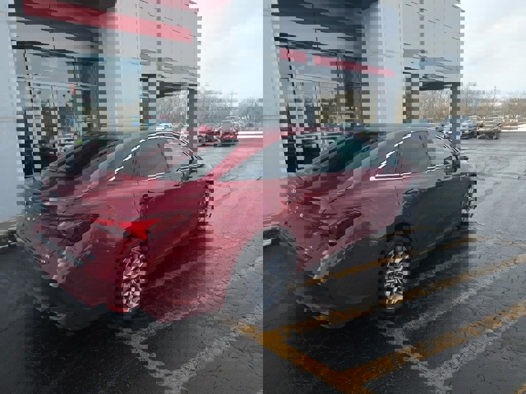 Certified 2021 Toyota Avalon XLE image 3