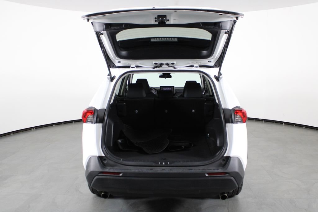 Used 2020 Toyota RAV4 LE image 15