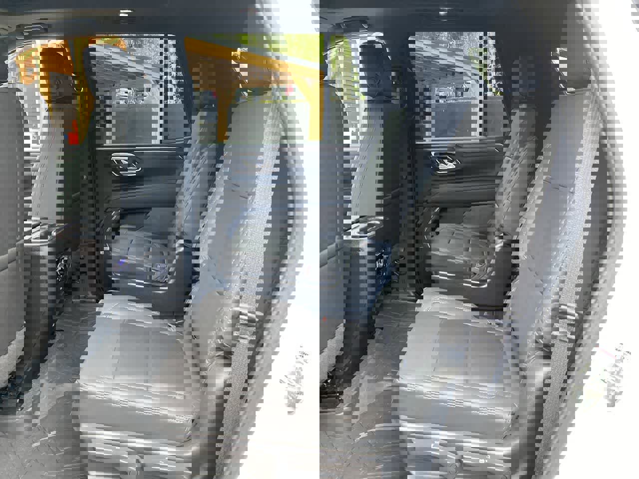 Used 2023 Chevrolet Tahoe LT w/ Luxury Package AWD/4WD image 16