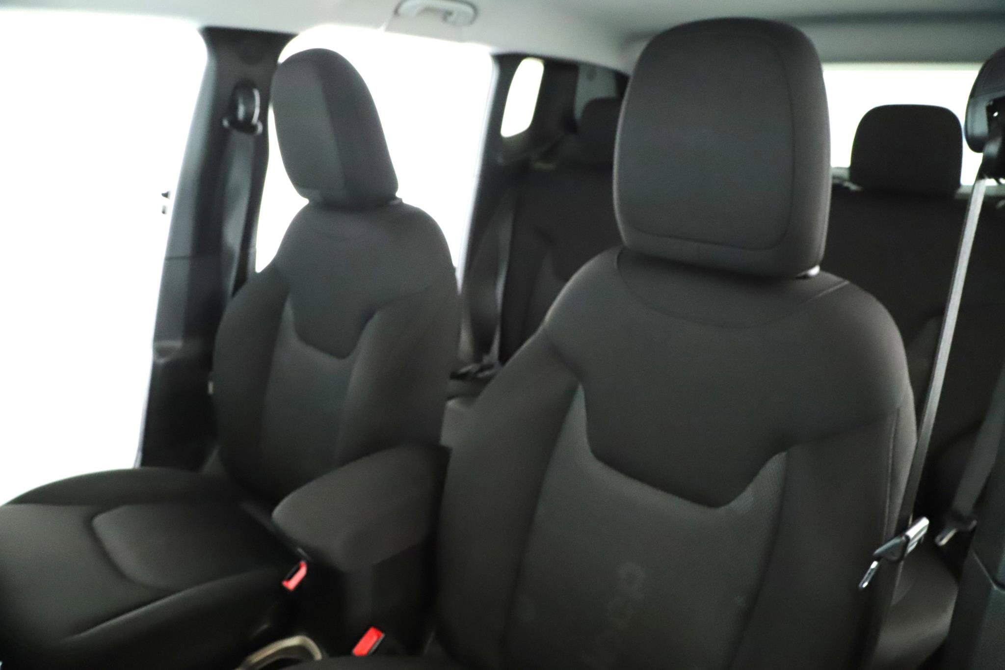 Used 2017 Jeep Renegade Latitude image 4