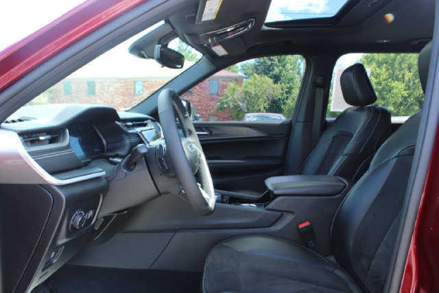 Used 2023 Jeep Grand Cherokee L Laredo AWD/4WD image 12