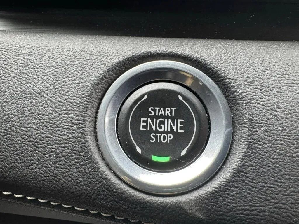 Used 2021 Cadillac Escalade Premium Luxury w/ Driver Assist Tech Package image 29