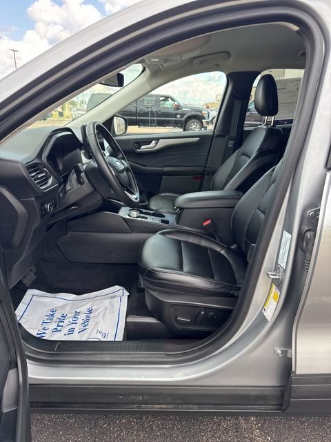 Certified 2023 Ford Escape Platinum w/ Class II Trailer Tow Package AWD/4WD image 15