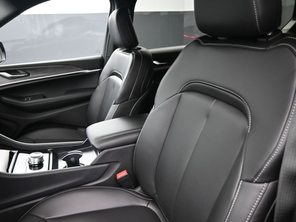 New 2025 Jeep Grand Cherokee L Limited w/ Black Appearance Package image 31