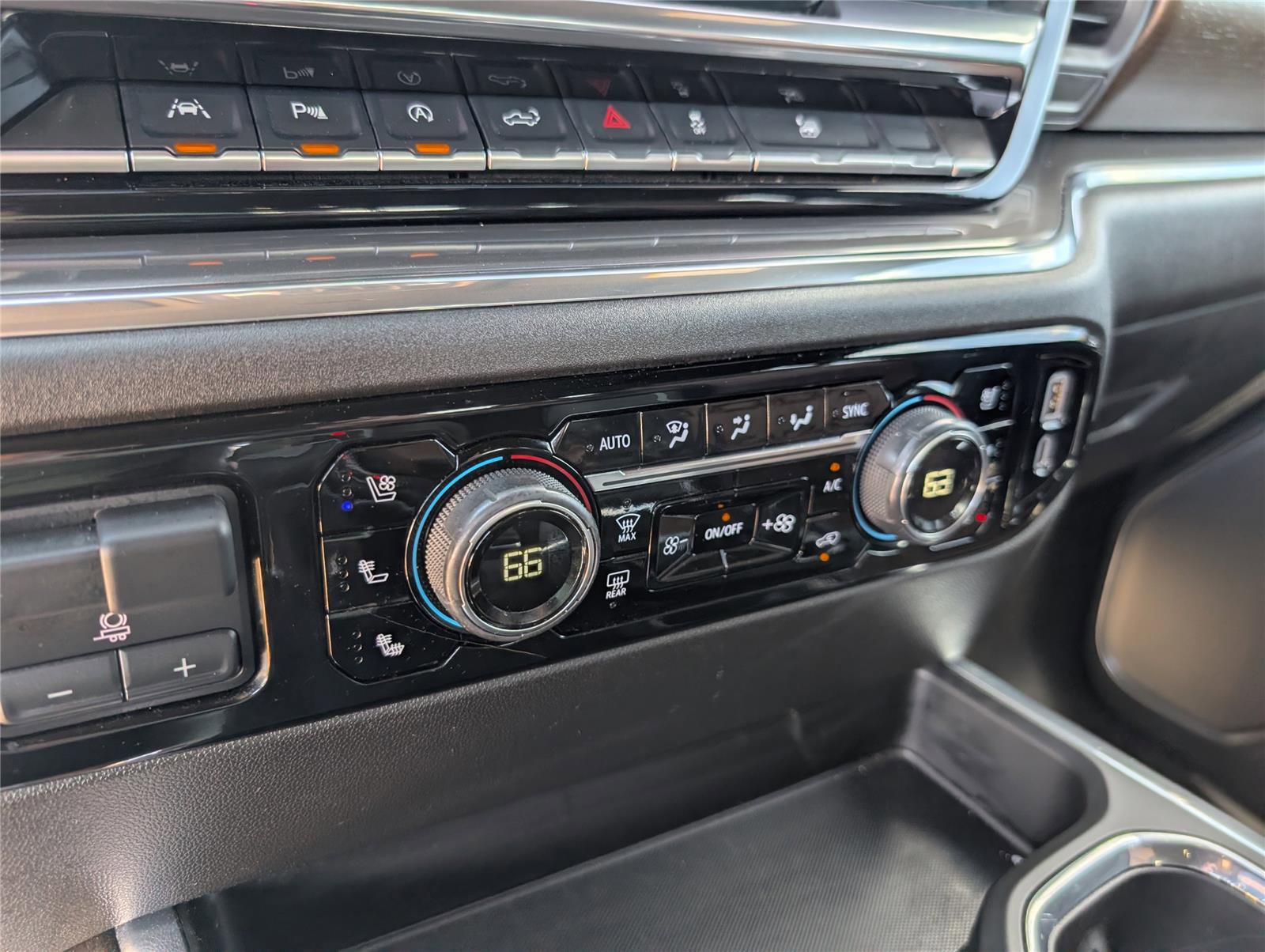 Used 2025 Chevrolet Silverado 1500 High Country w/ Technology Package AWD/4WD image 20