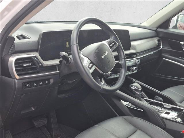 Used 2024 Kia Telluride EX w/ EX Captain's Chair Package FWD video 2