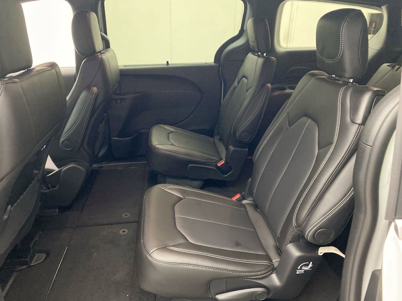 New 2027 Chrysler Pacifica Select FWD image 22