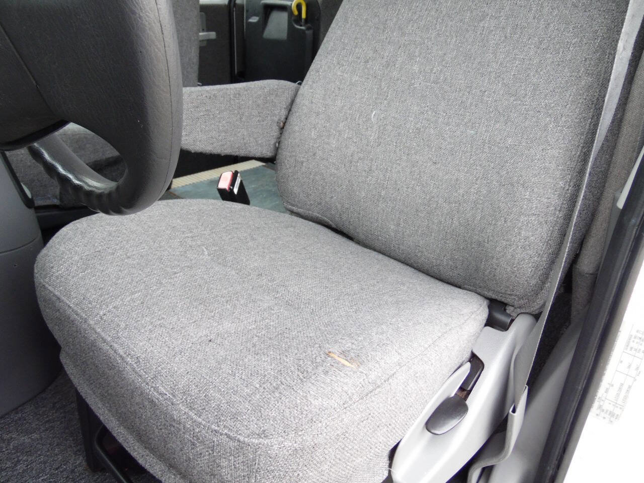 Used 2004 Ford E-250 and Econoline 250 Extended image 9