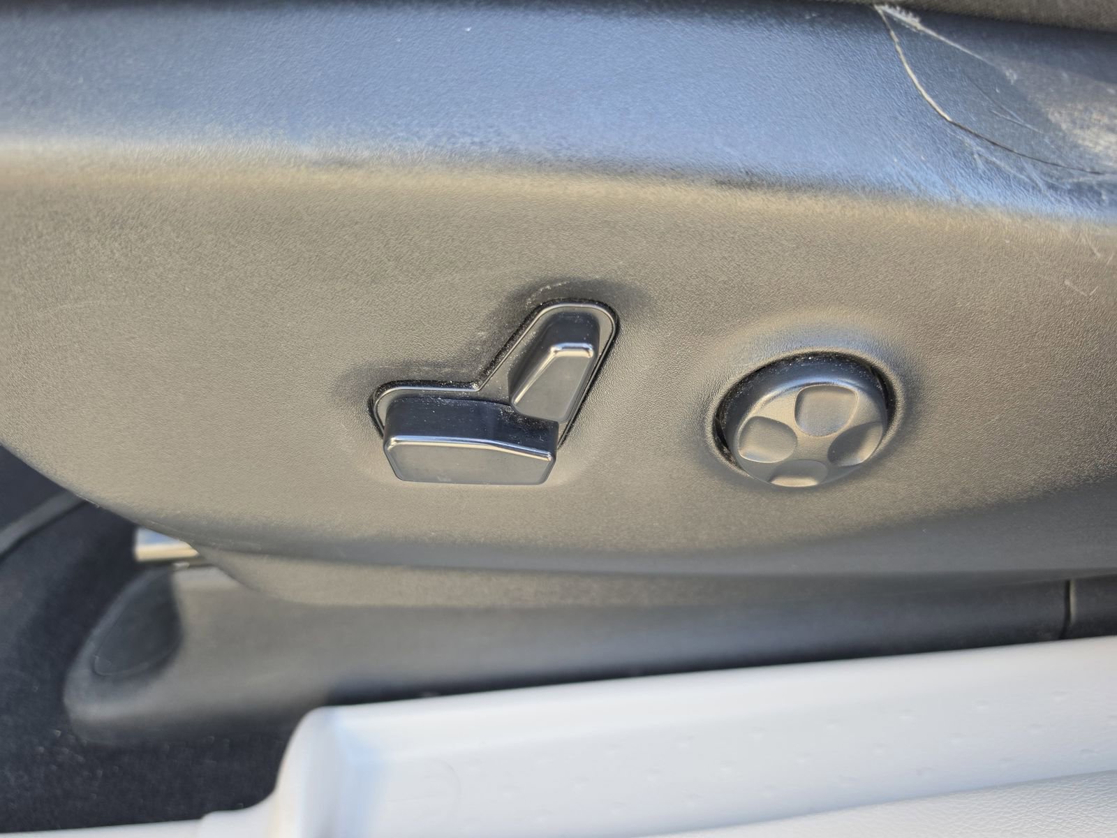 Used 2023 Chrysler Pacifica Touring-L FWD image 10