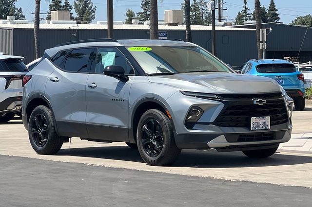 Used 2023 Chevrolet Blazer LT w/ Midnight/Sport Edition FWD image 2