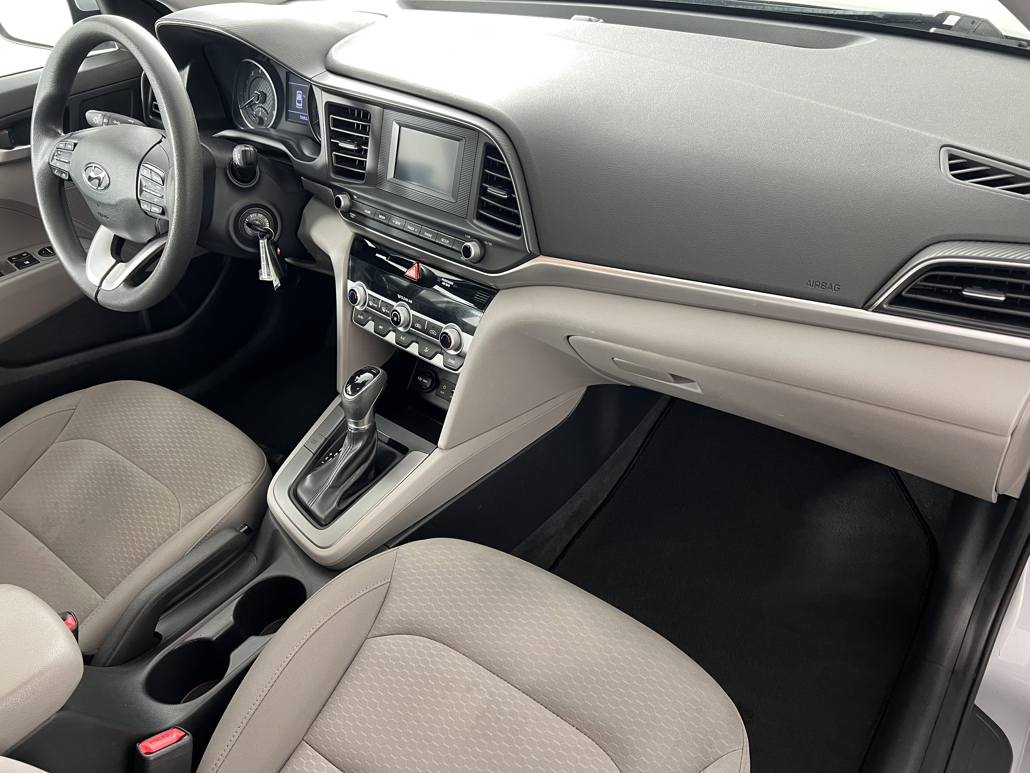 Used 2020 Hyundai Elantra SE FWD image 25