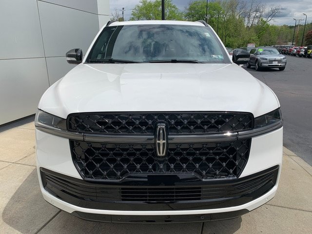 New 2026 Lincoln Navigator Reserve w/ Jet Appearance Package AWD/4WD image 10