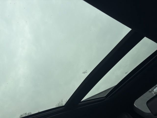 Used 2023 Ford Edge ST-Line w/ Class II Trailer Tow Package AWD/4WD image 49