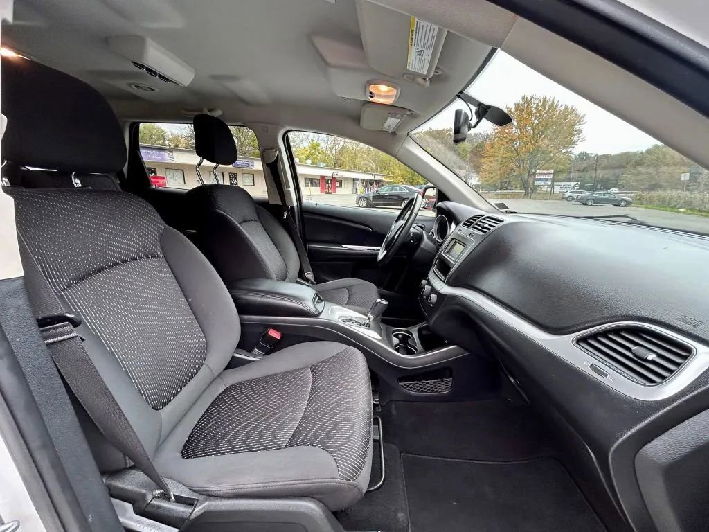 Used 2018 Dodge Journey SXT w/ Premium Group image 19