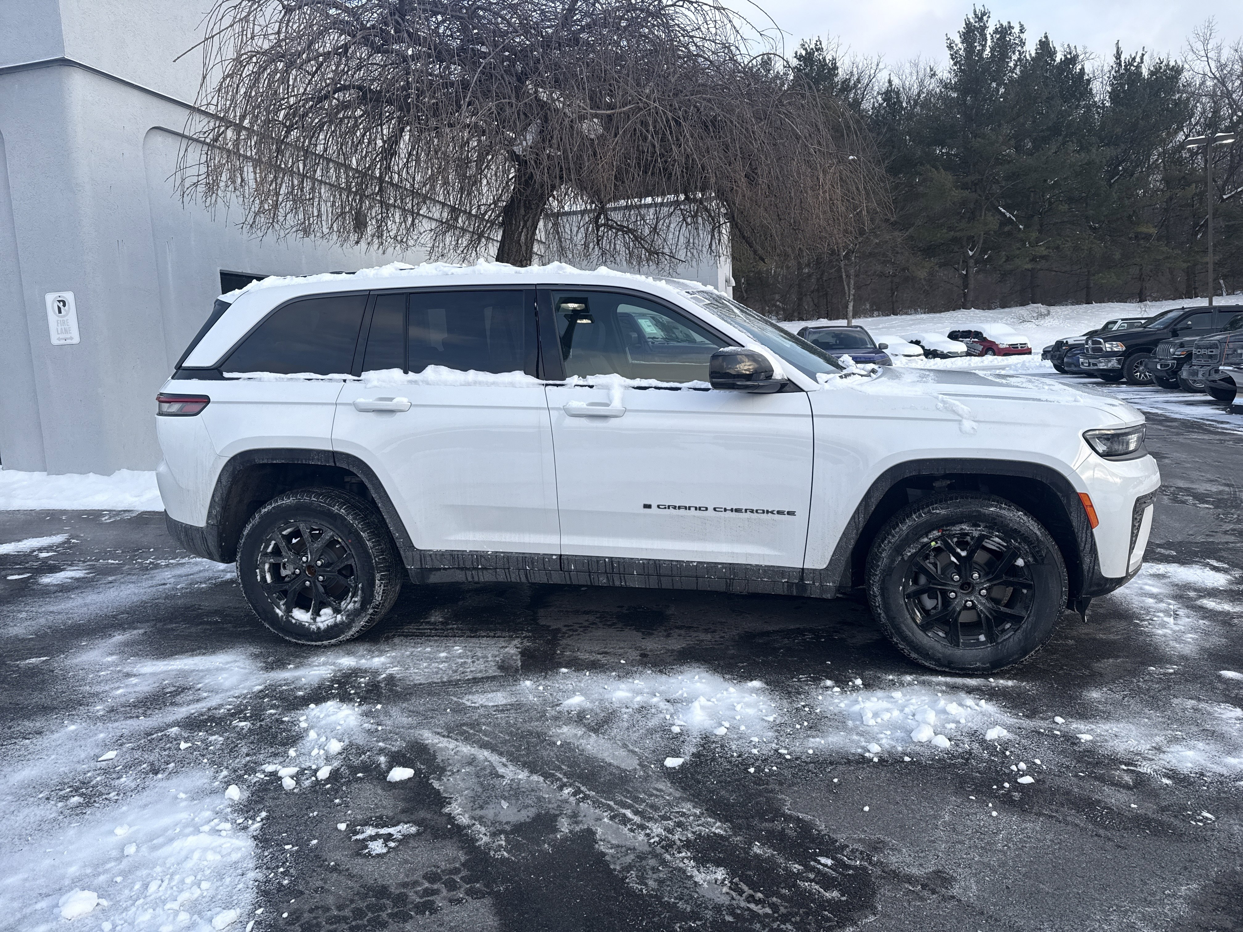 New 2026 Jeep Grand Cherokee Altitude AWD/4WD image 2