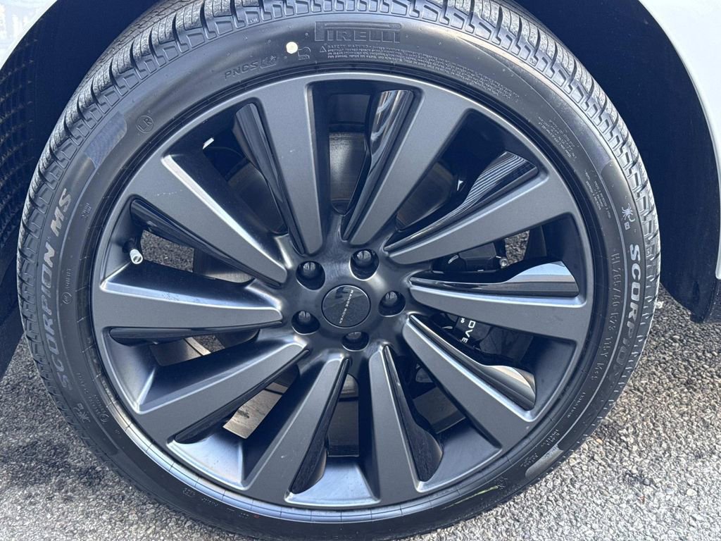 New 2026 Land Rover Range Rover SV image 10