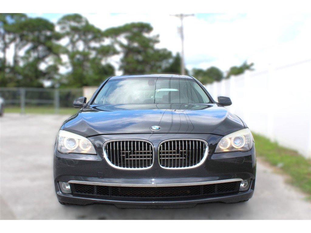 Used 2012 BMW 750Li w/ Luxury Seating Pkg image 8