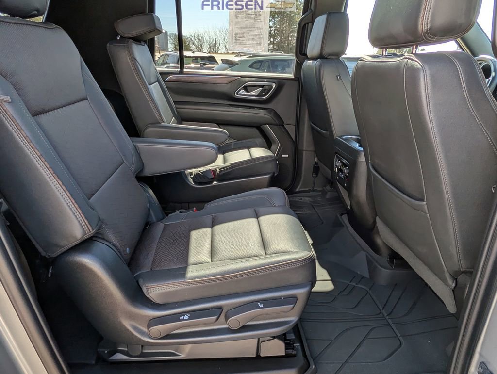 Used 2023 Chevrolet Suburban High Country image 13
