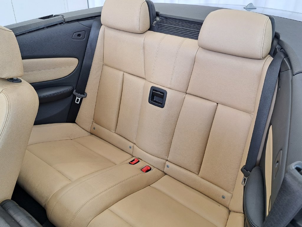 Used 2012 BMW 135i Convertible RWD image 23