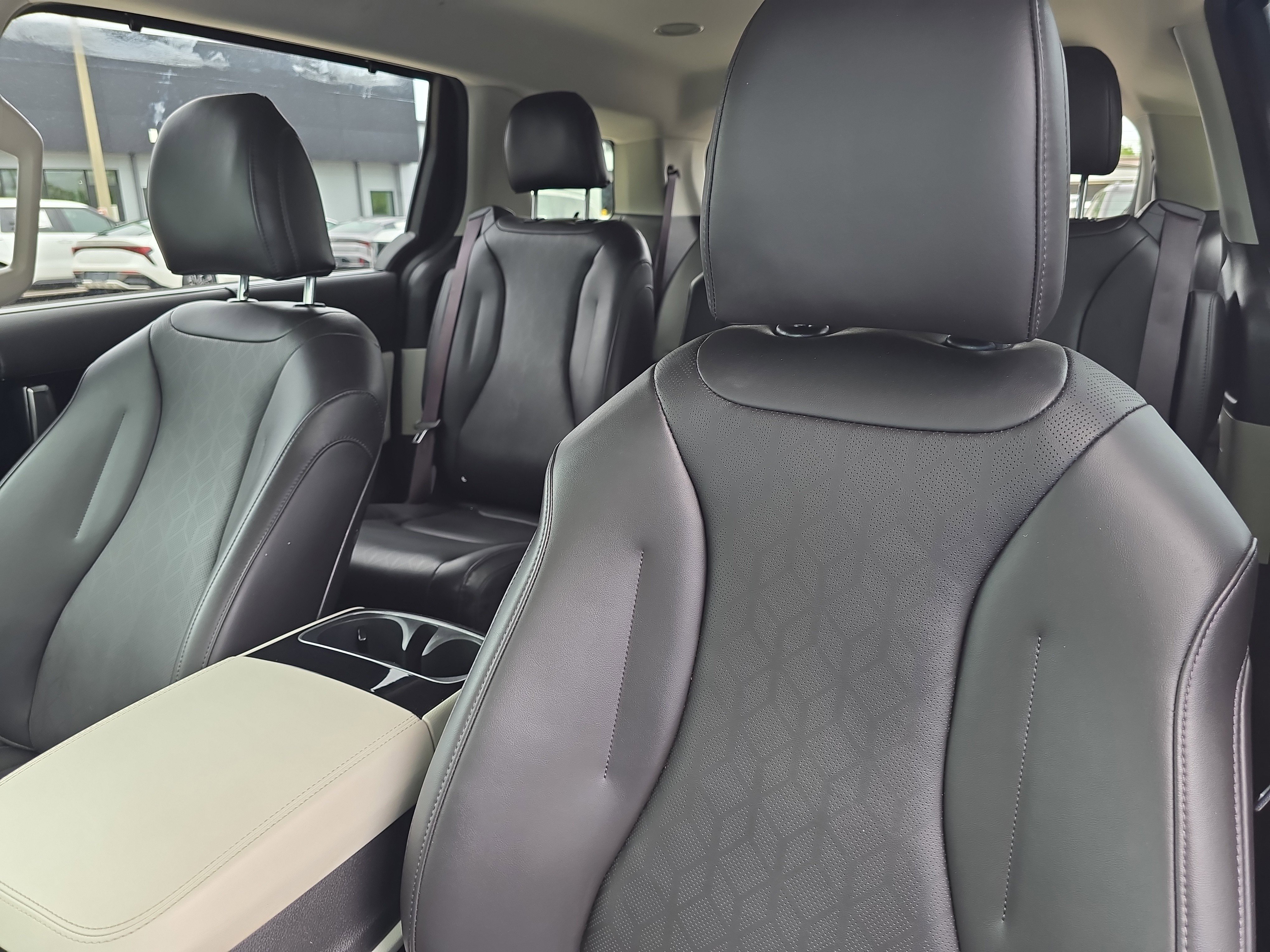 Certified 2023 Kia Carnival EX image 23