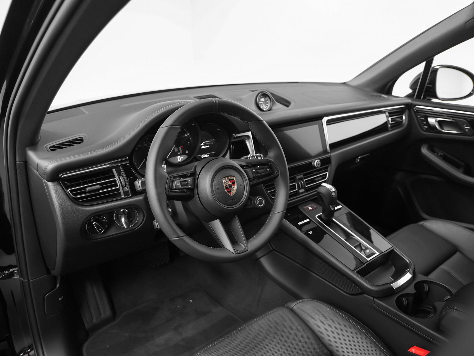 Certified 2026 Porsche Macan AWD/4WD image 4