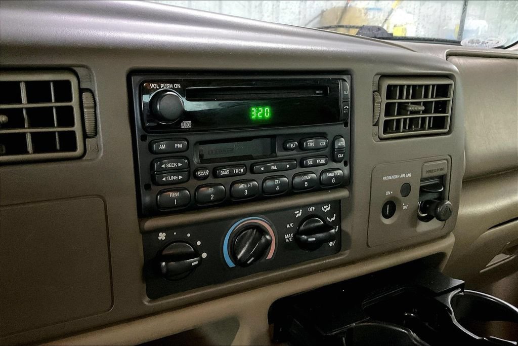 Used 2001 Ford F250 Lariat RWD image 17